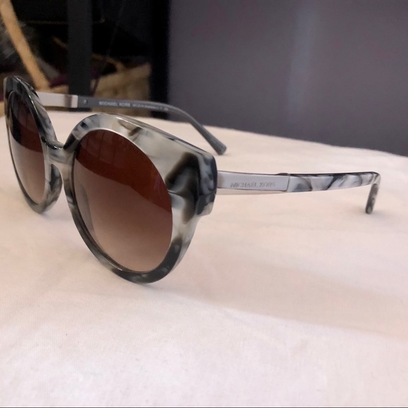 MICHAEL KORS SUNGLASSES - Picture 3 of 4